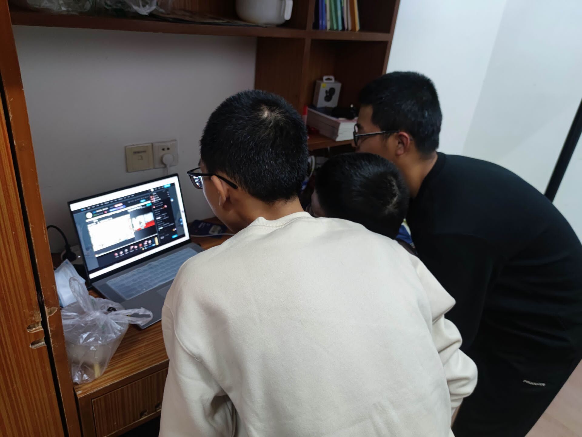 a762eaabba744fb1847181aef0089ac4.jpg a762eaabba744fb1847181aef0089ac4.jpg